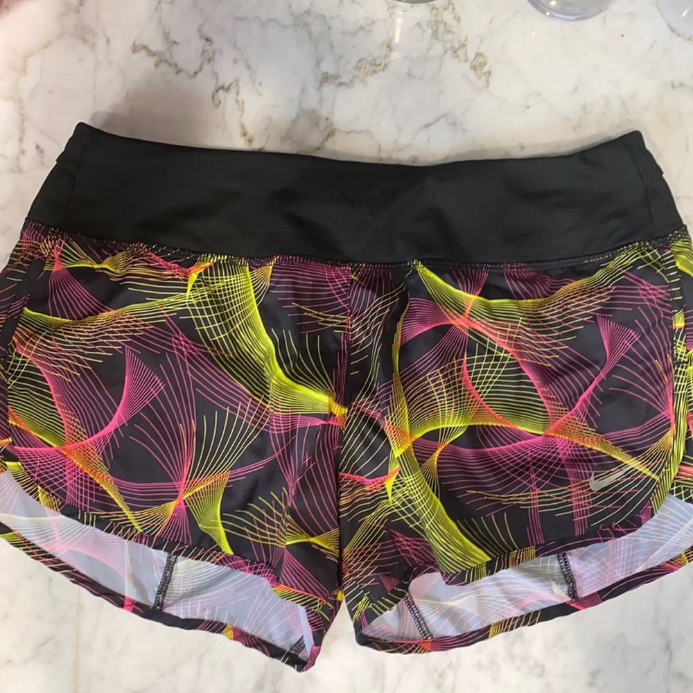 NIKE dri fit medium size women’s shorts multicolor graphic pockets